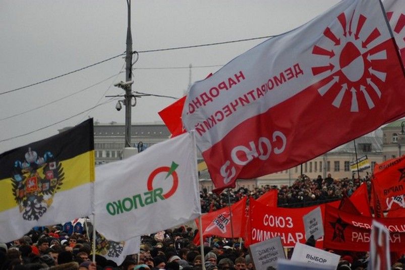 Колонна националистов на Болотной площади в Москве